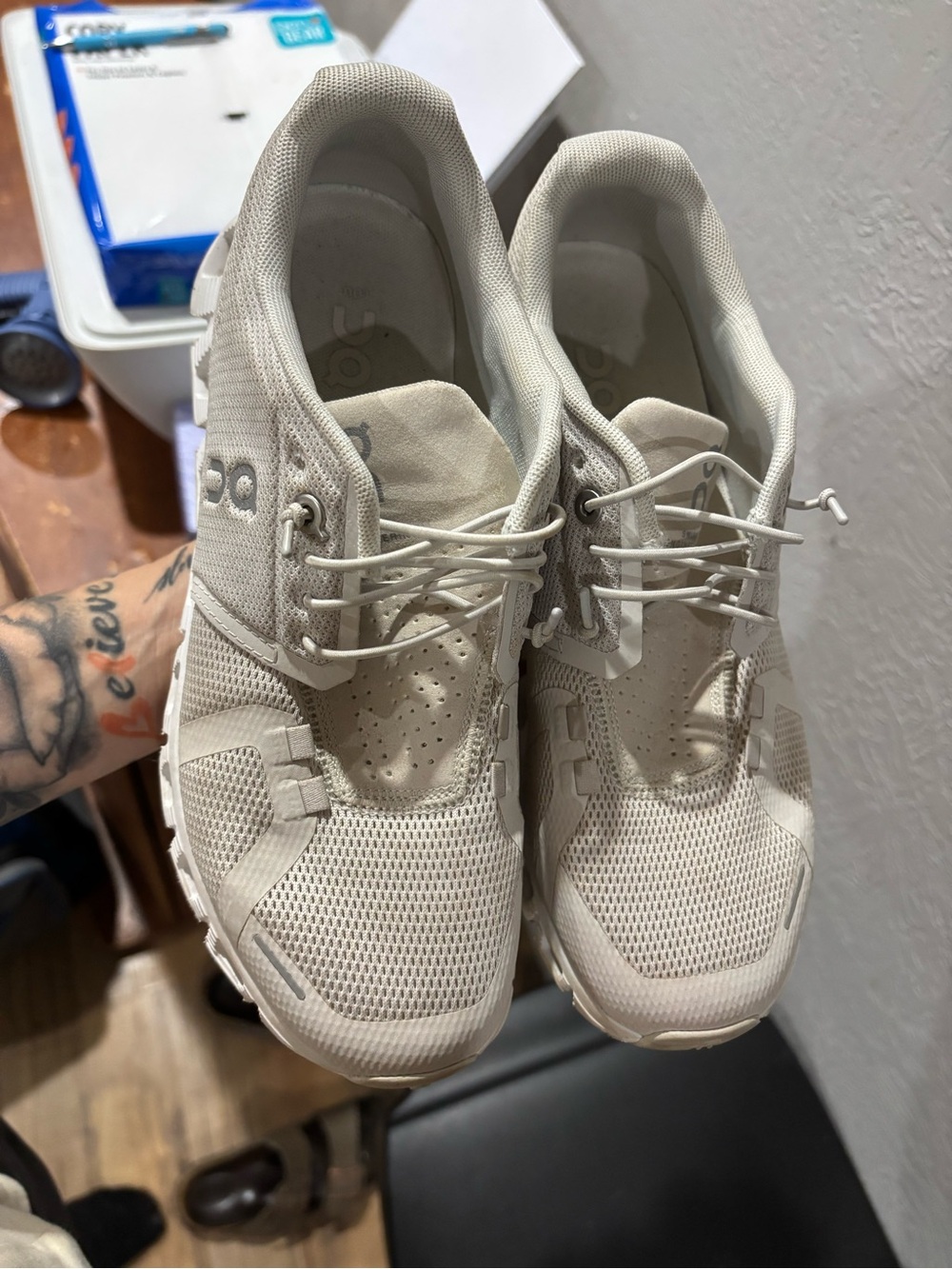 On Cloud Womens Cloud 5 White Running Workout Shoes Size 7 Mesh Low Top Swiss - Picture 2 of 7